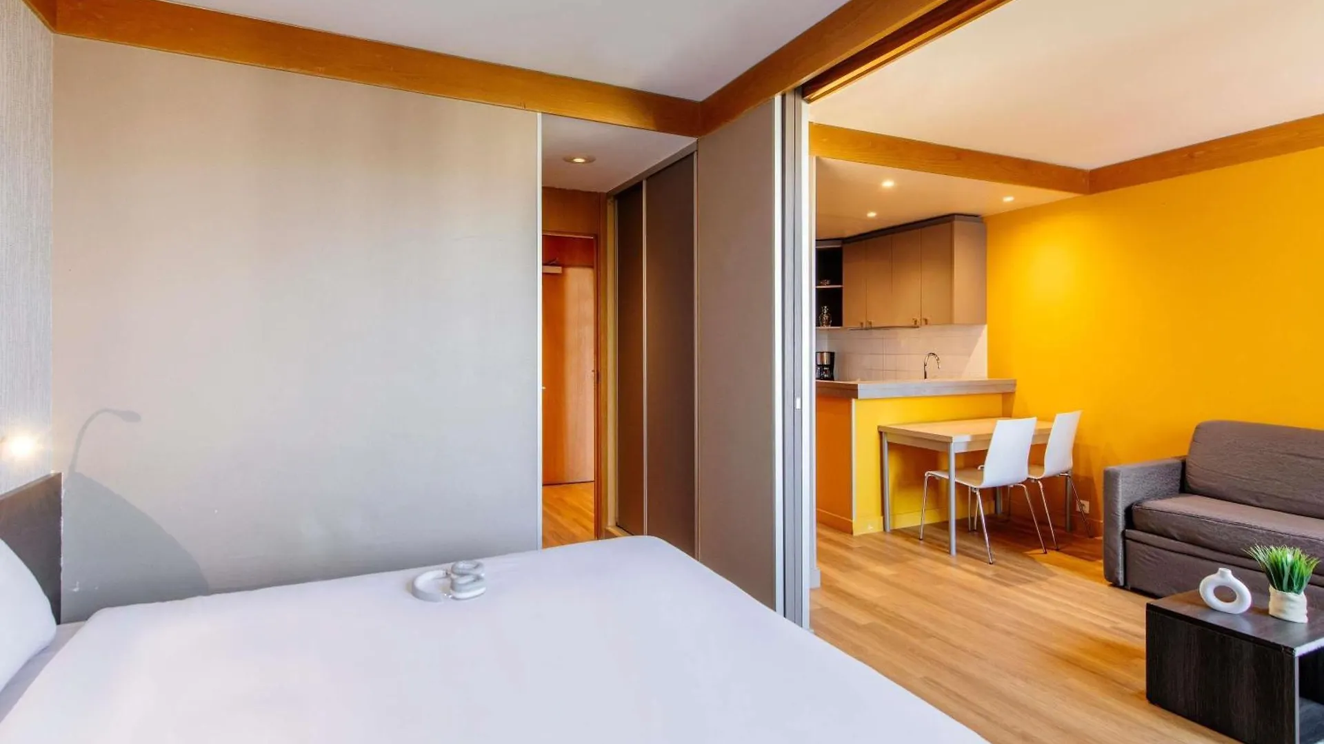 Aparthotel Adagio Paris XV 3*,